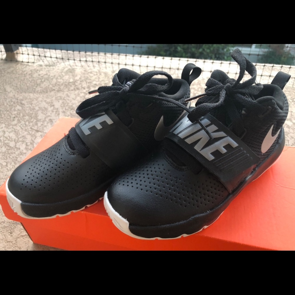 Brand New Nike Team Hustle D8 Size 13c